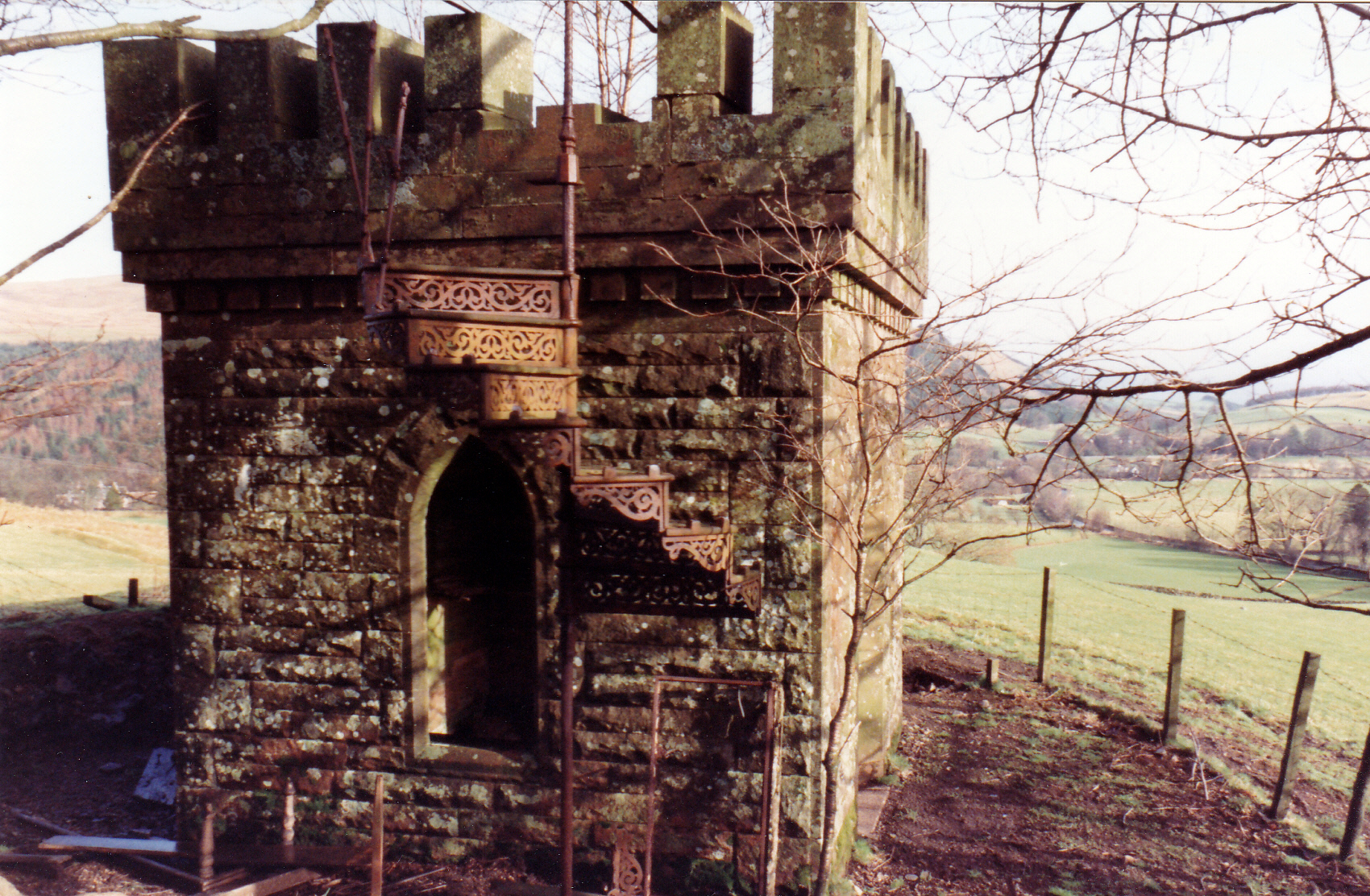 Stenhouse Folly decaying
